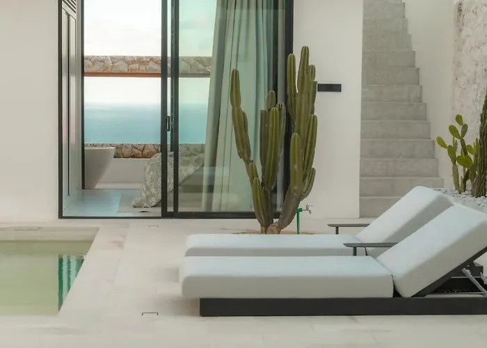 Clifftop - Cactus & Stone ウルワツ